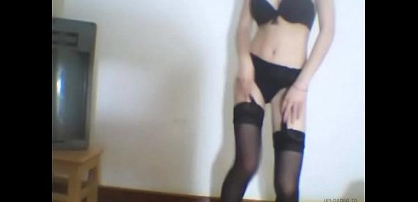 (homemade) Asian dance and striptease of a sexy amateur babe